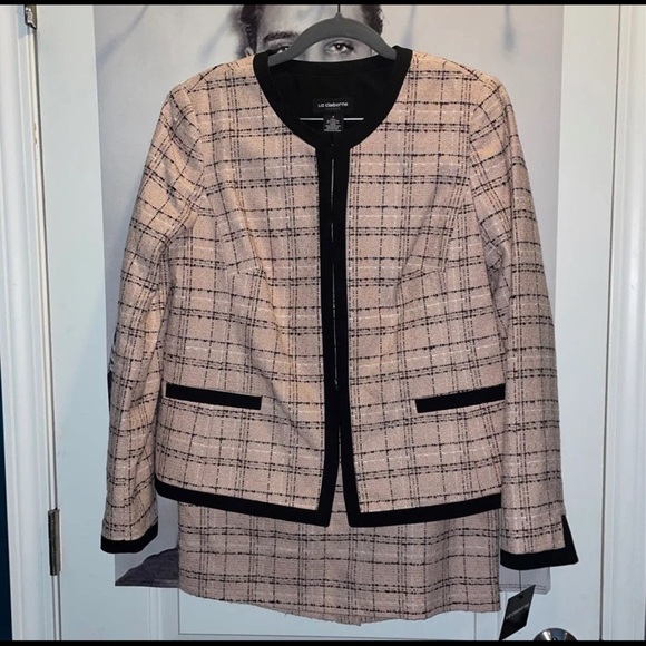 Liz Claiborne set - Picture 3 of 6